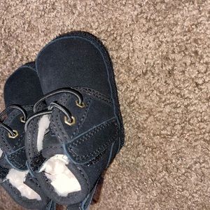 Ll black baby uggs 0/1